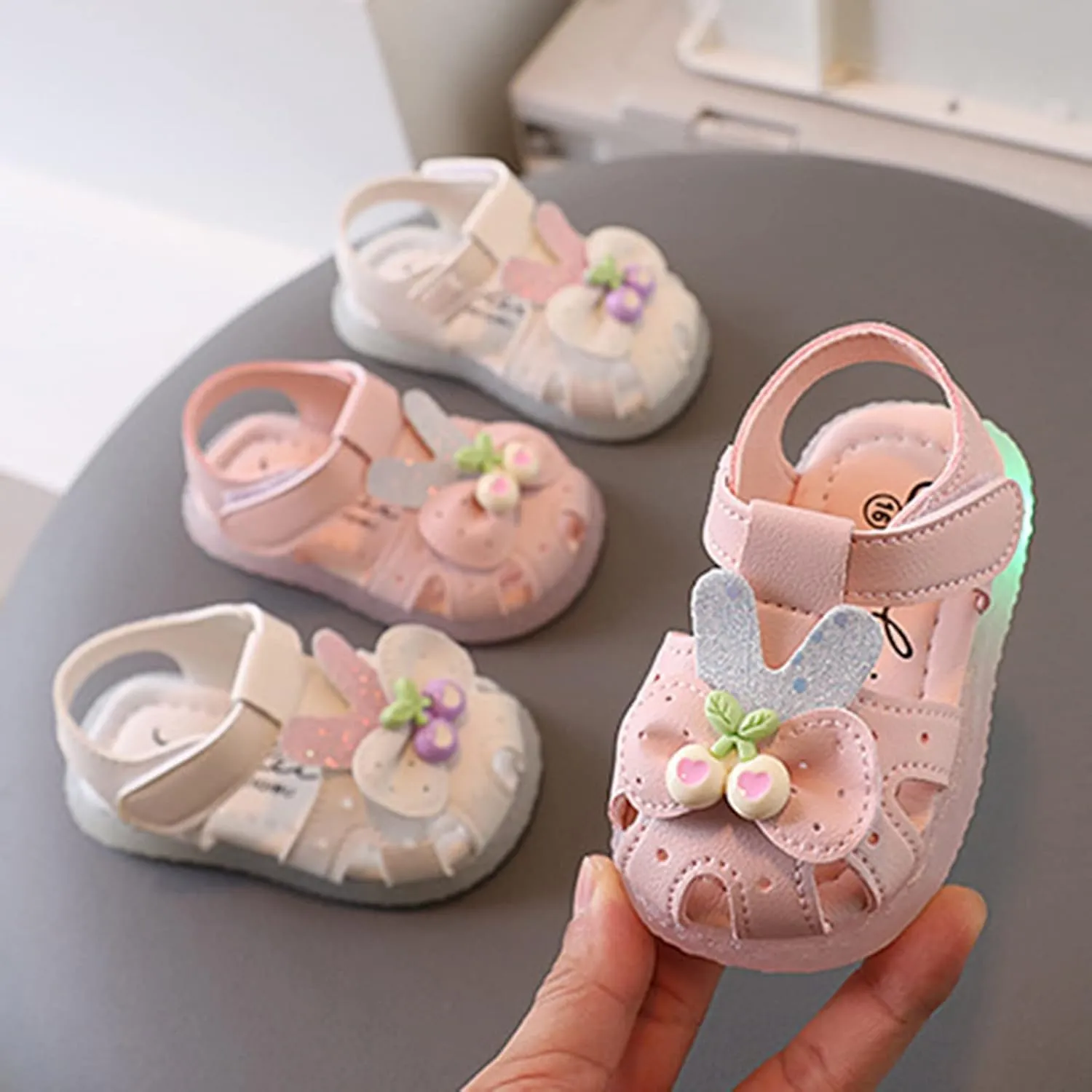 2025 Children Girls Light Up Leg Closed Toe Sandals Shoes Flat Comfortable Soft Soft Sole Baotou Walking Sandals