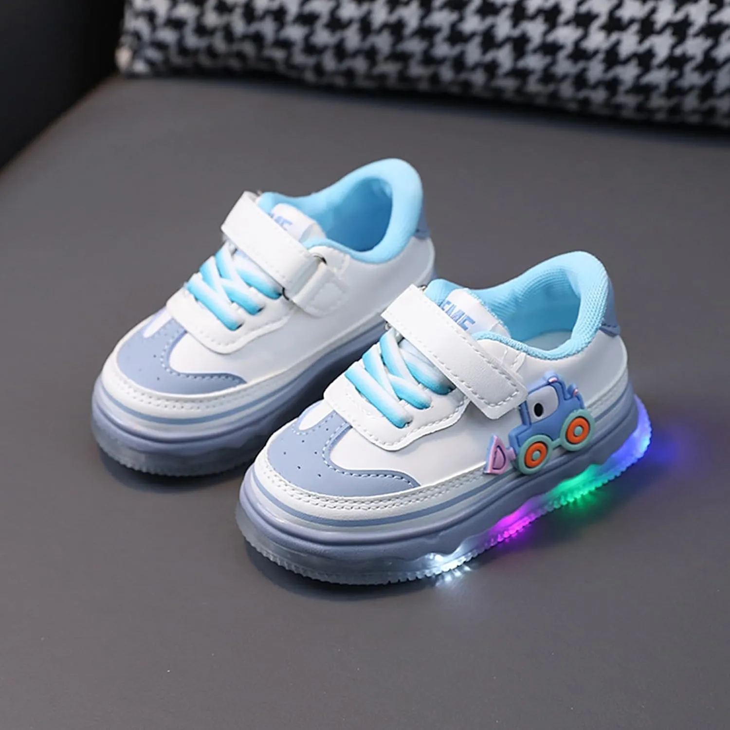 Boys Girls Sneakers Light Up for Baby Size 4 to Kids Size 9.5 artoon LED Illuminated Shoes for Outdoor Sports