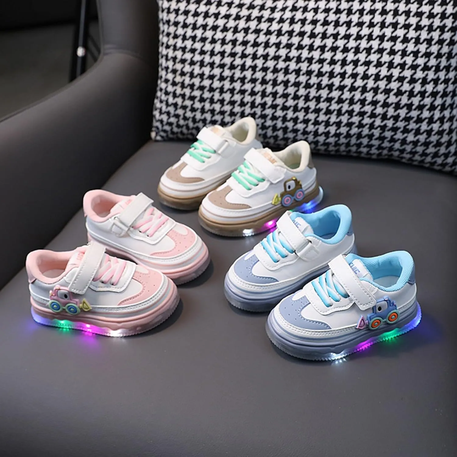 Boys Girls Sneakers Light Up for Baby Size 4 to Kids Size 9.5 artoon LED Illuminated Shoes for Outdoor Sports