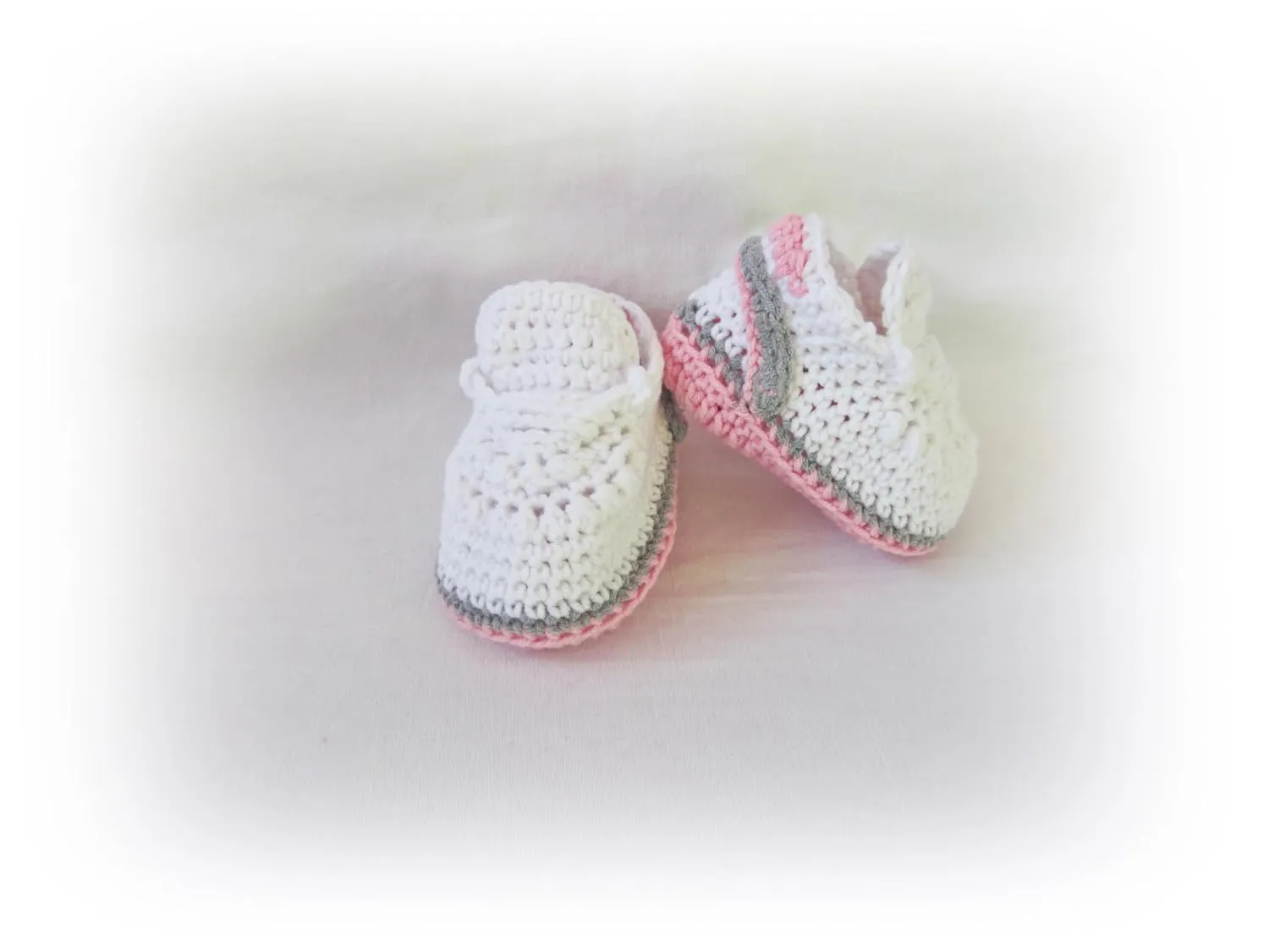 Crochet Baby Shoes, Newborn Sneakers, Baby Shower Gift, Baby Booties (0-3 months)