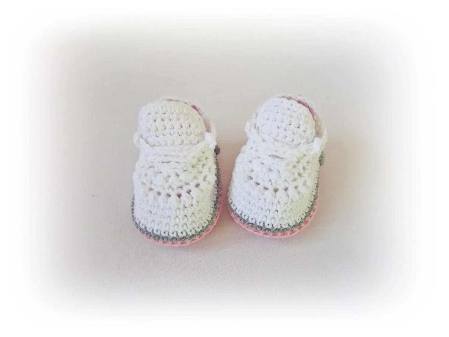 Crochet Baby Shoes, Newborn Sneakers, Baby Shower Gift, Baby Booties (0-3 months)