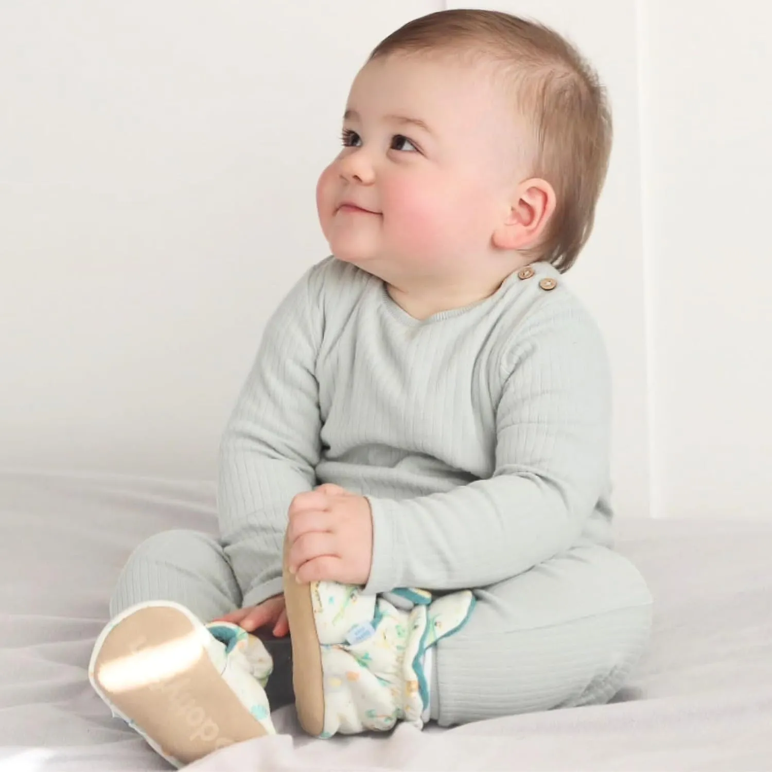 Dotty Fish Fleece Lined Baby Booties - Non-Slip Suede Sole - Warm & Cozy Slippers for Newborns to 24 Months - Perfect Winter Shoes for Babies