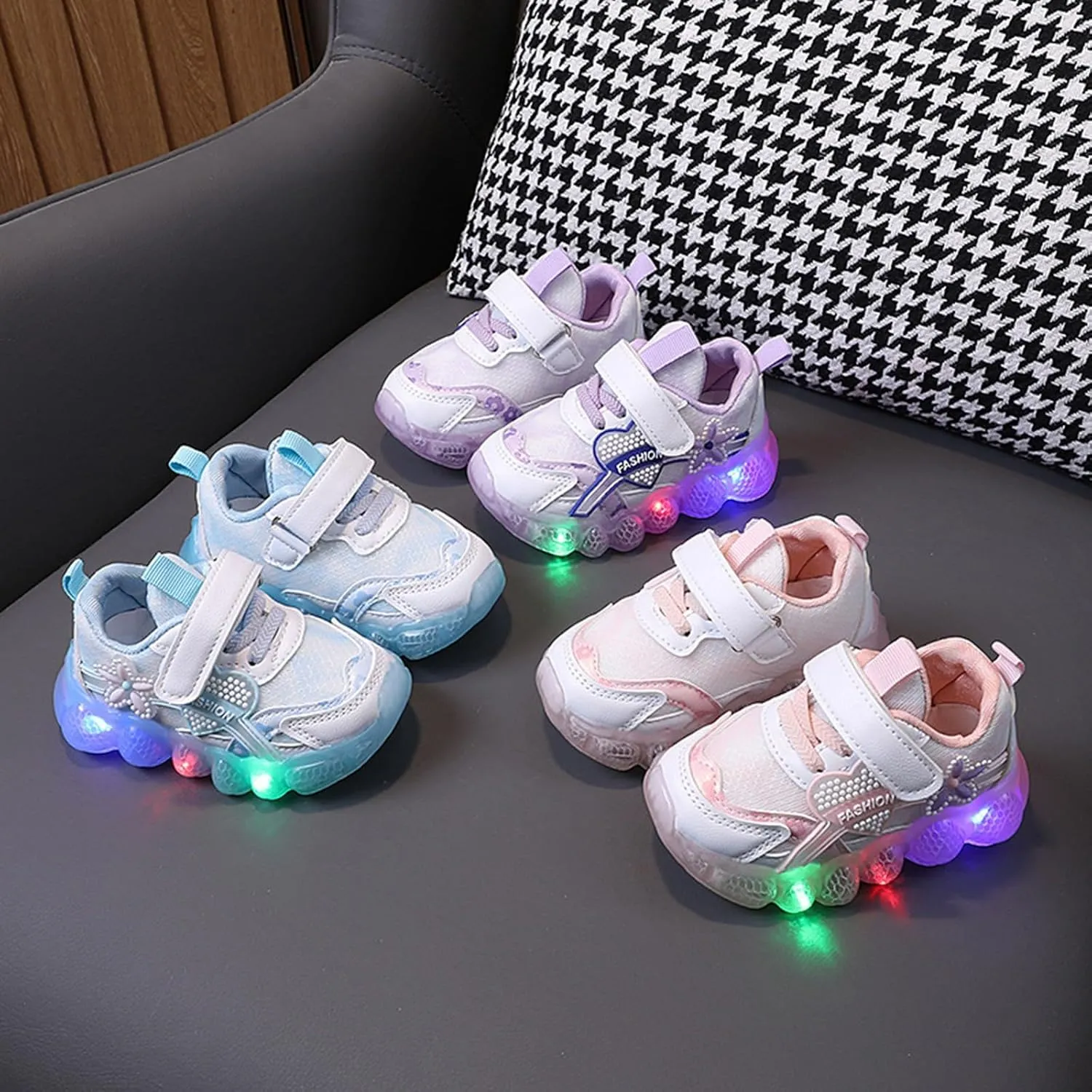 Kids Light Up Shoes Girls Boys Breathable LED Luminous Soft Sole Running Sports Sneaker Lace-Up Casual Kids Slip Sneaker