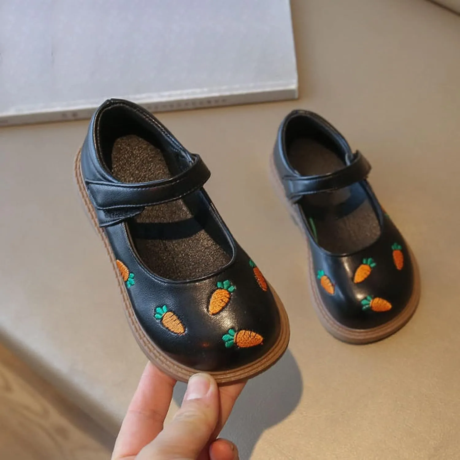 sfdgfhyf Kids Indoor Shoes Girls Dress Shoes Cute Carrot Pattern Leather Shoes Summer Outdoor Soft Rubber Sole Flat Shoes