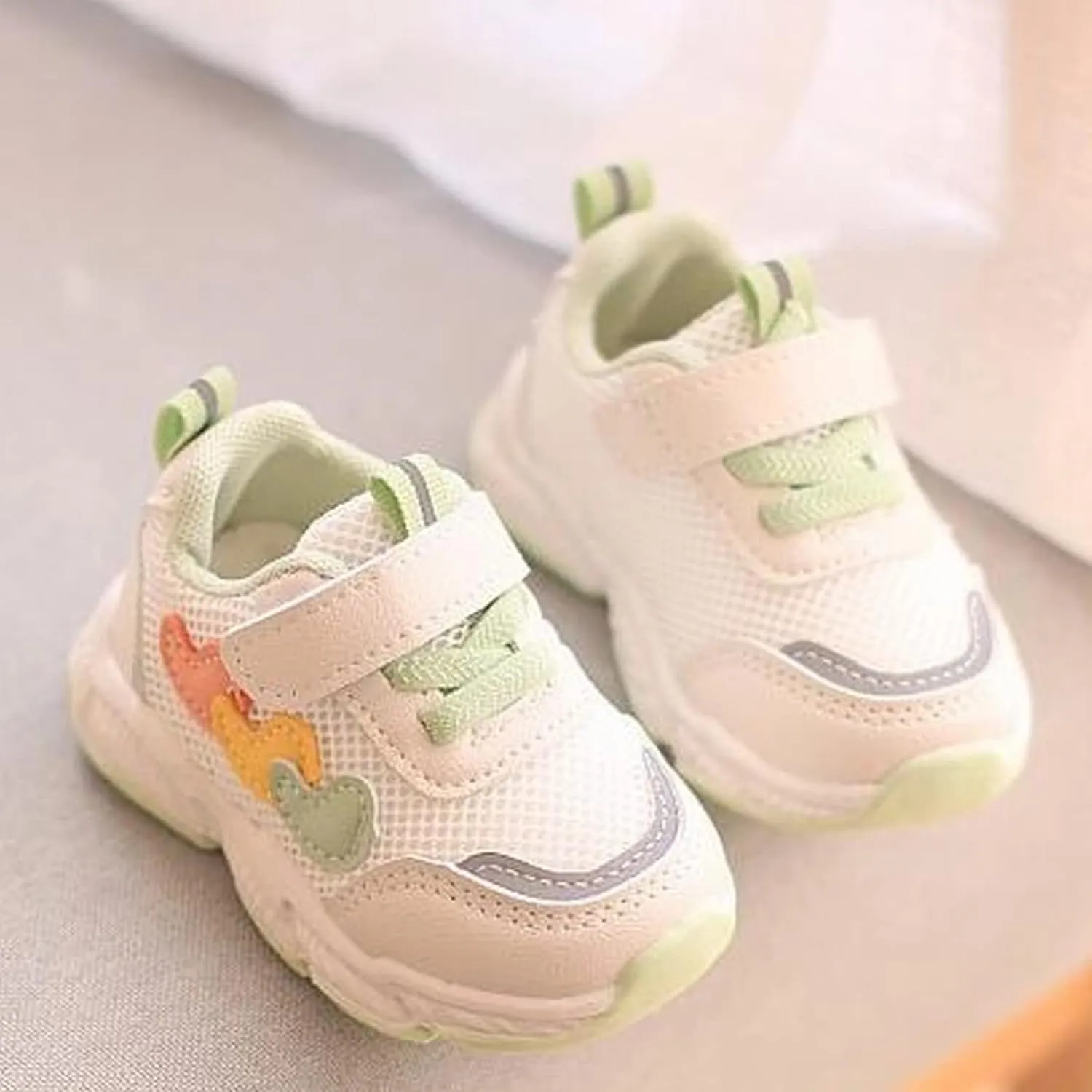 Toddler Sneakers Children's Sports Mesh Shoes Unisex Heart Decoration for Kids 3 to 18 Months Tennis Shoes for Boys