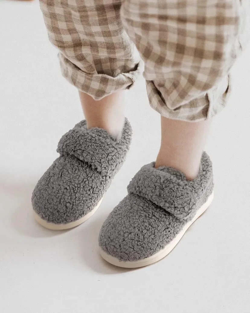 VONMAY Kids Cozy Toddler Fleece Slippers for Boys Girls, Soft & Warm Indoor Shoes with Adjustable Hook & Loop Closure  Perfect for Indoor & Outdoor